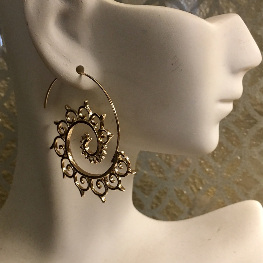 SWIRL hoop statement earring